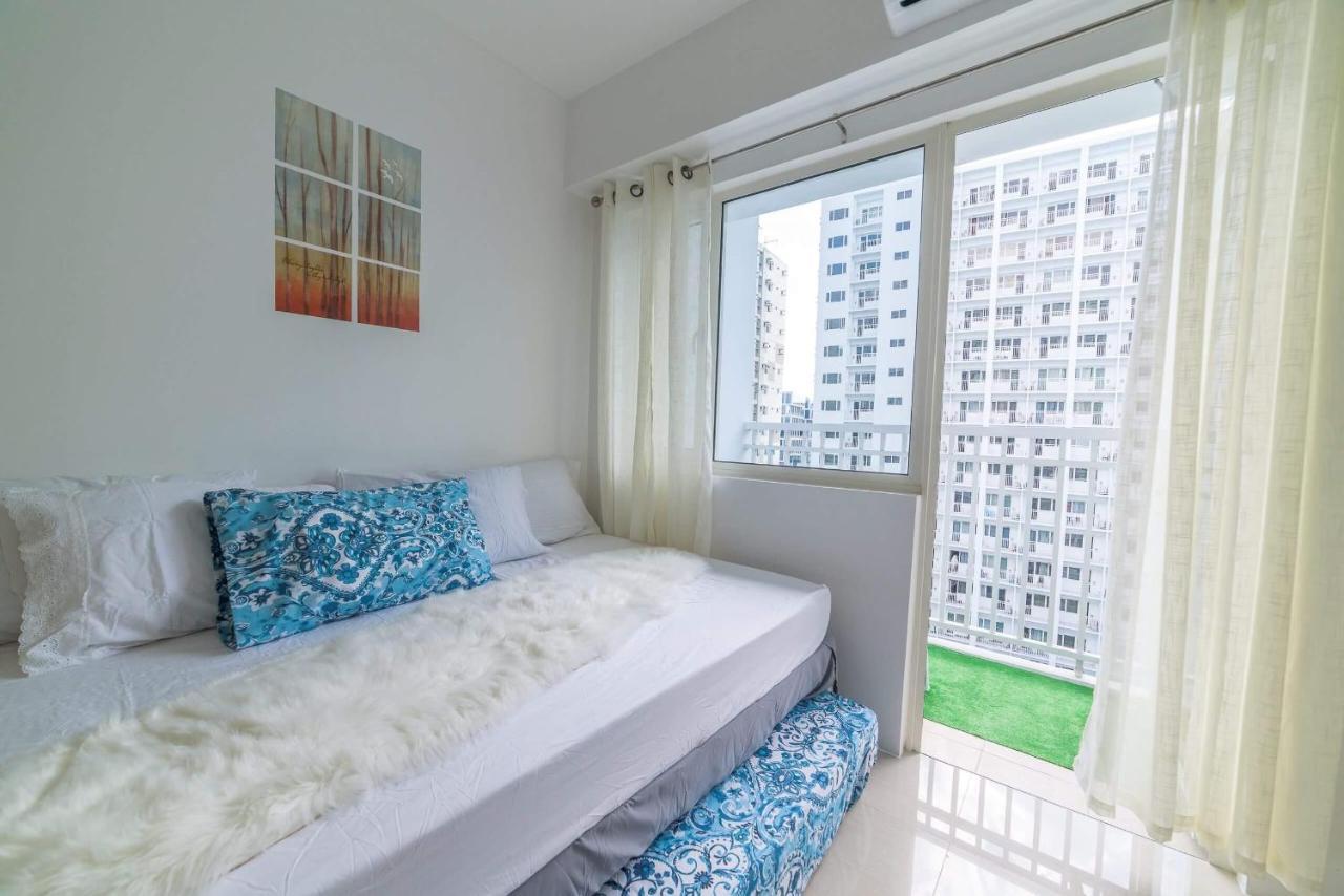 Santiorini At Shore Residences Pasay Exterior photo